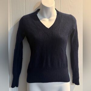 Nieman  Marcus 2 ply cashmere V-Neck Navy SweaterS
